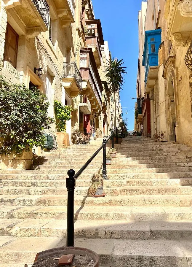 Modern Central 2Br Flat In Valletta By Arcobnb
