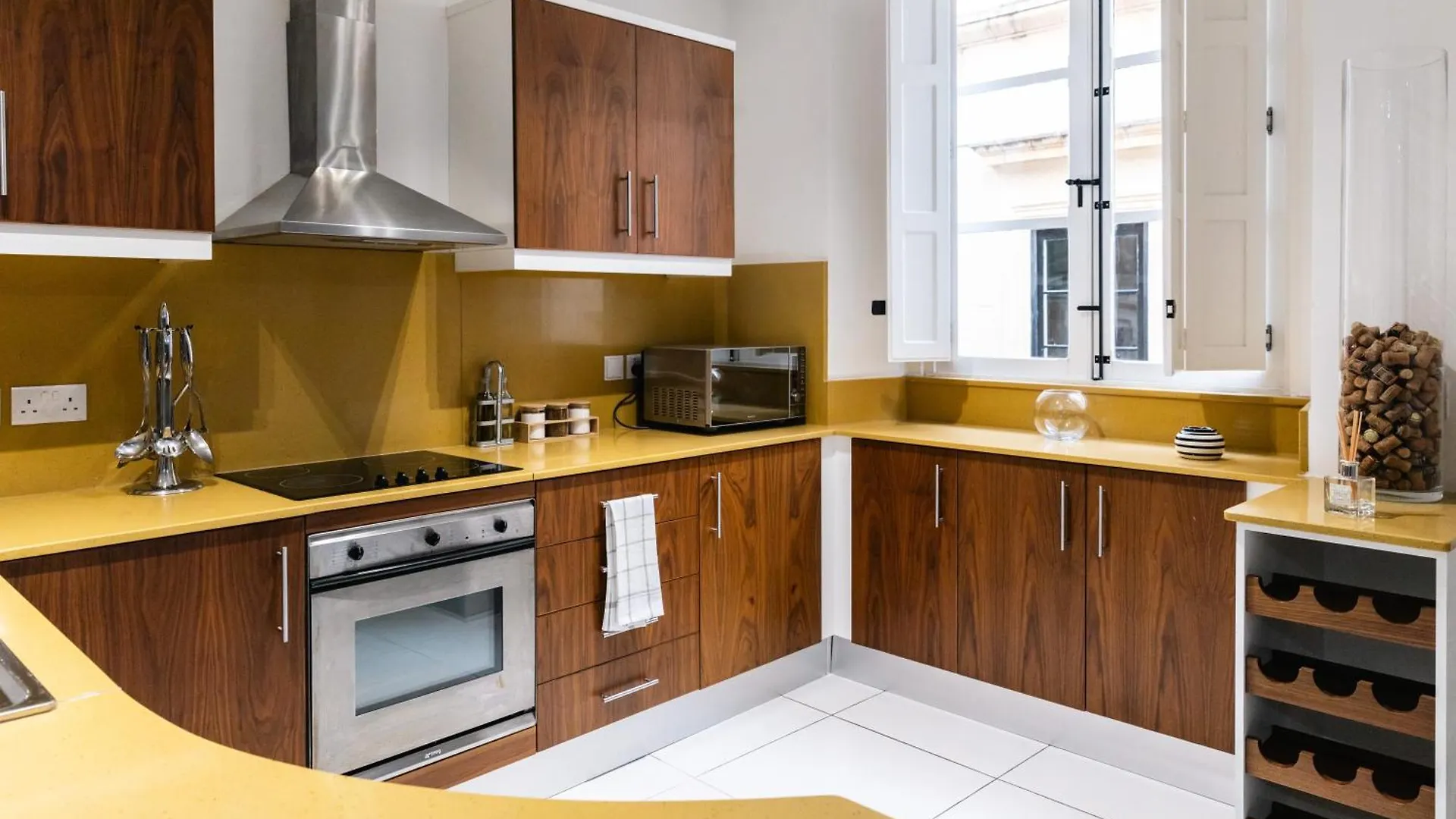 Modern Central 2Br Flat In Valletta By Arcobnb